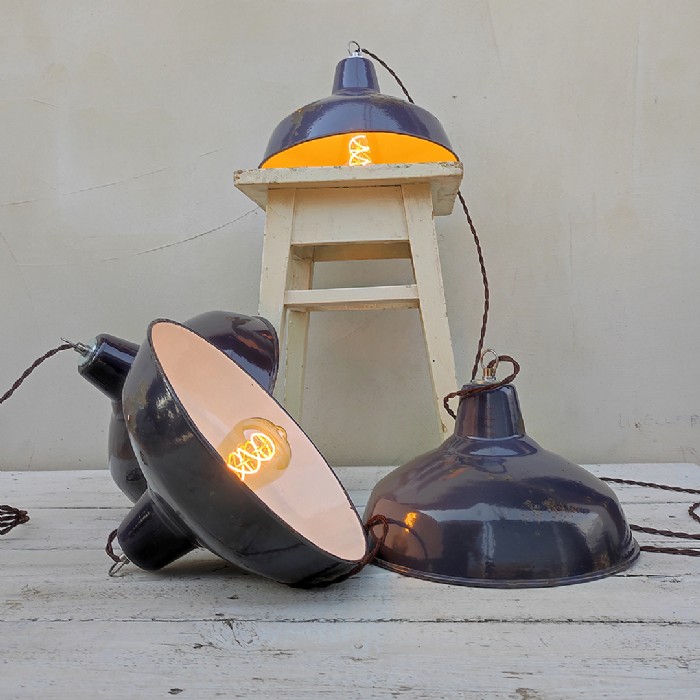 Passa il mouse sull'immagine per ingrandire Immagine dell'articolo Lampada industriale a sospensione Lampada industriale a sospensione francese vintage D29,5 n.356