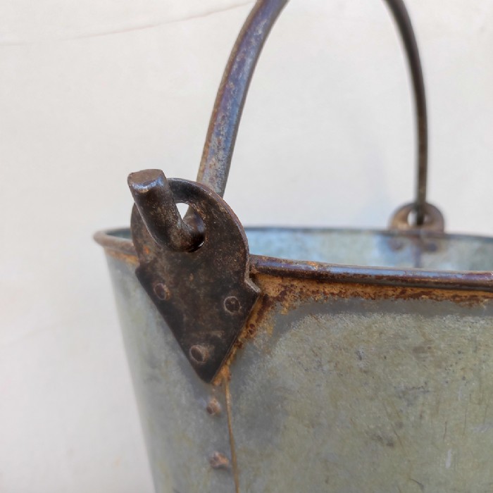 Miniatura dell'articolo Secchiello zincato e rivettato antico - Oggetto n.309