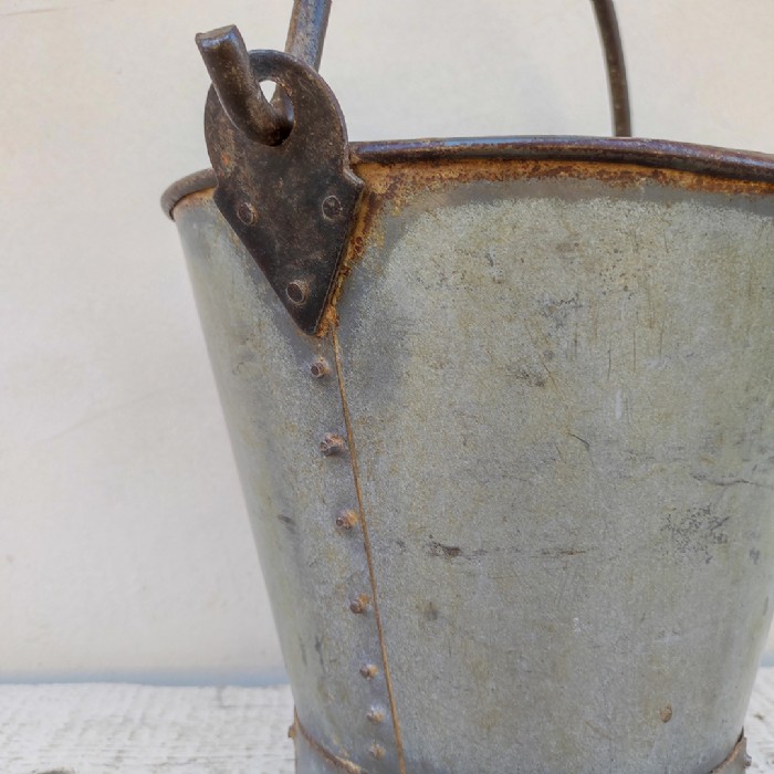 Miniatura dell'articolo Secchiello zincato e rivettato antico - Oggetto n.309