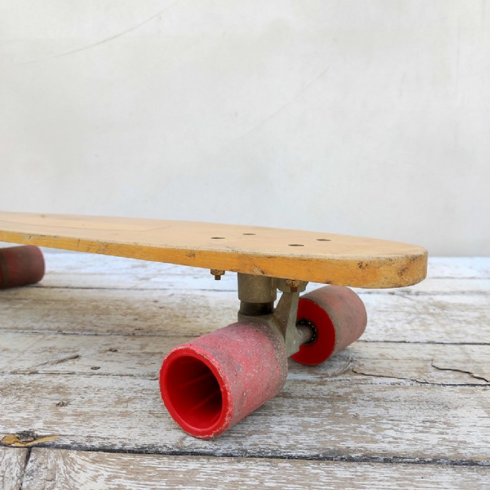 Passa il mouse sull'immagine per ingrandire Immagine dell'articolo Sport Skateboard anni 70 Val2000 vintage n.475