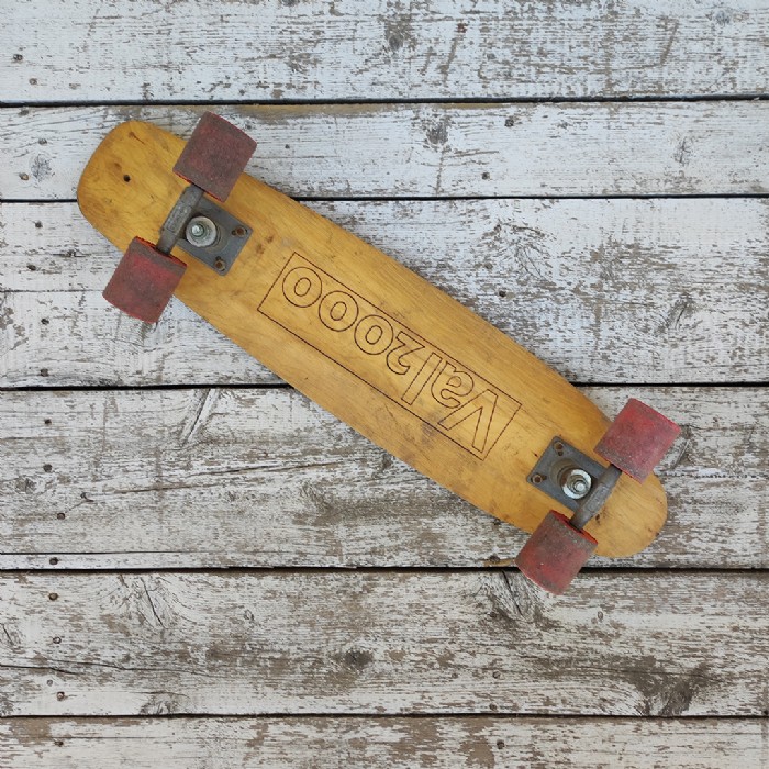 Passa il mouse sull'immagine per ingrandire Immagine dell'articolo Sport Skateboard anni 70 Val2000 vintage n.475