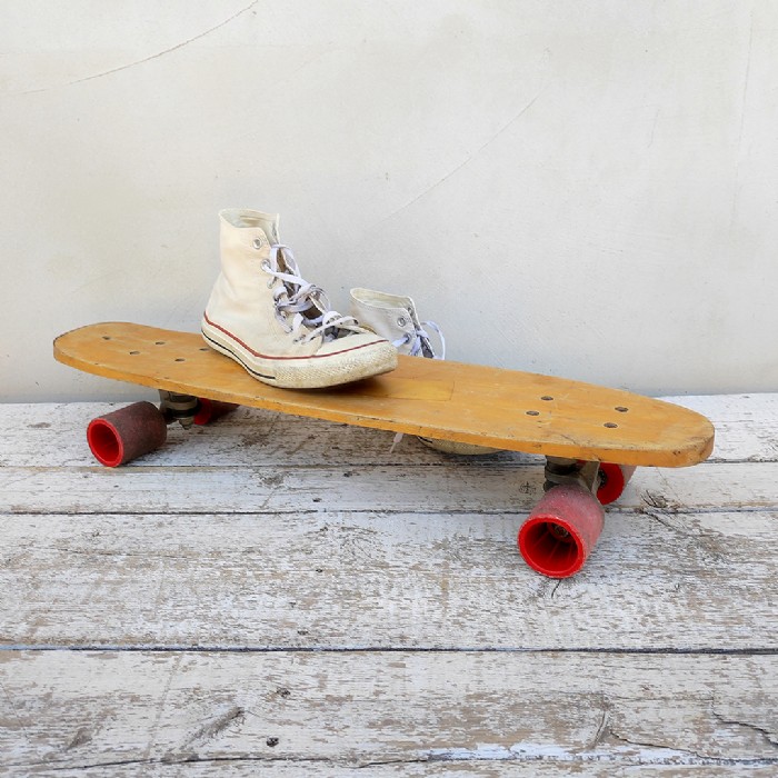 Passa il mouse sull'immagine per ingrandire Immagine dell'articolo Sport Skateboard anni 70 Val2000 vintage n.475