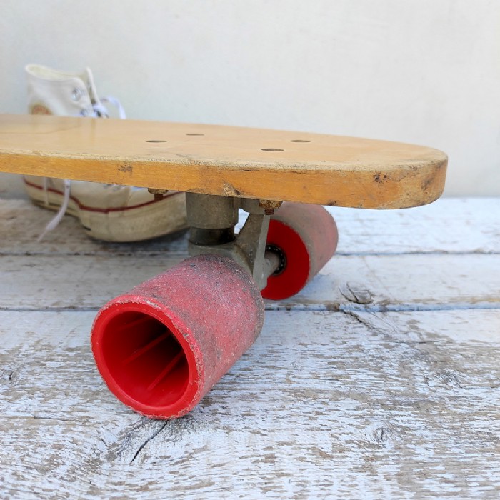 Passa il mouse sull'immagine per ingrandire Immagine dell'articolo Sport Skateboard anni 70 Val2000 vintage n.475