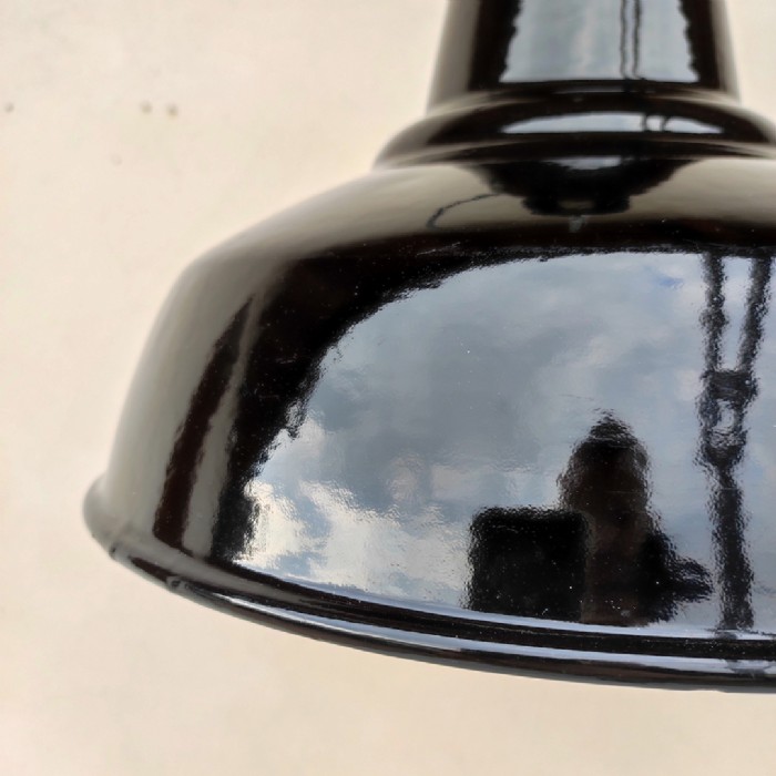 Passa il mouse sull'immagine per ingrandire Immagine dell'articolo Lampada industriale a sospensione Lampada industriale a sospensione belga vintage D31 n.357