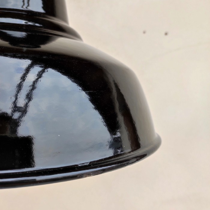 Passa il mouse sull'immagine per ingrandire Immagine dell'articolo Lampada industriale a sospensione Lampada industriale a sospensione belga vintage D31 n.357