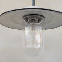 Ingrandisci l'immagine Miniatura dell'articolo Lampada industriale a sospensione Lampada industriale ungherese a sospensione vintage n.375