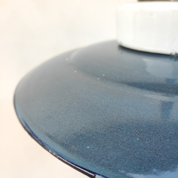 Passa il mouse sull'immagine per ingrandire Immagine dell'articolo Lampada industriale a sospensione Lampada industriale ungherese a sospensione vintage n.375