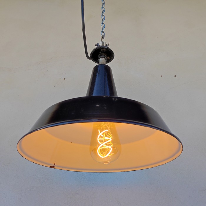 Immagine dell'articolo Lampada industriale a sospensione Lampada industriale a sospensione italiana vintage D30,5 n.393