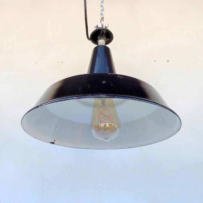 Immagine dell'articolo Lampada industriale a sospensione Lampada industriale a sospensione italiana vintage D30,5 n.393