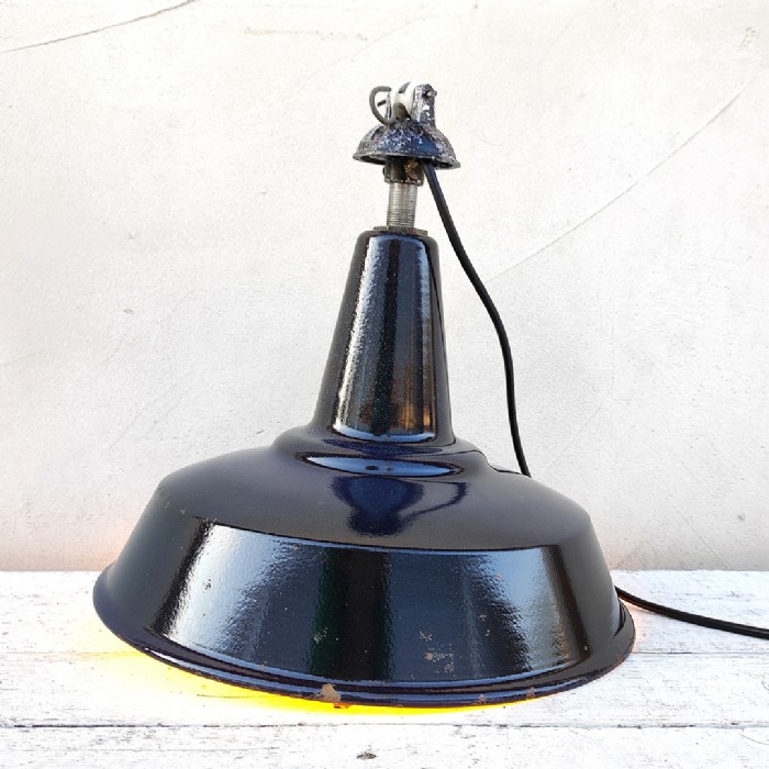 Immagine dell'articolo Lampada industriale a sospensione Lampada industriale a sospensione italiana vintage D30,5 n.393