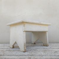 Sgabello rurale di campagna vintage n�NaN di colore Bianco pastello