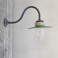 Lampada industriale da parete ungherese vintage D24 n�NaN di colore Verde / bianco / grigio