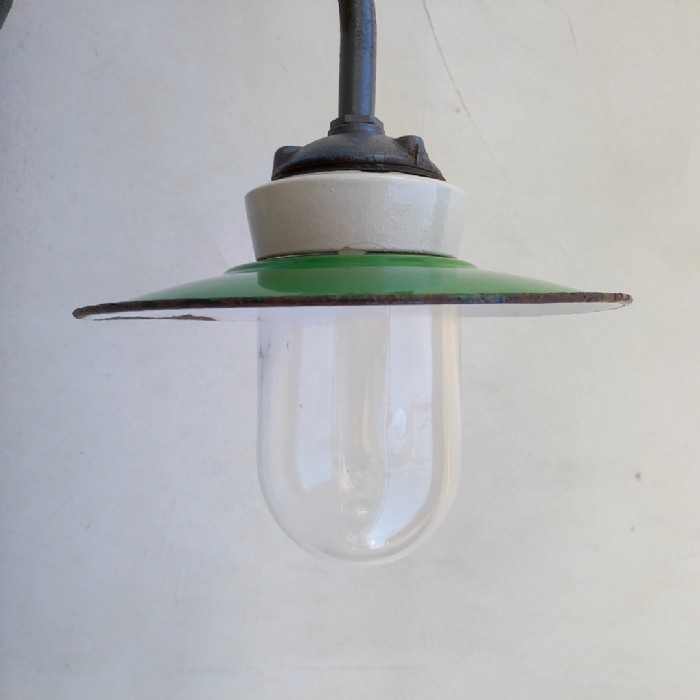 Passa il mouse sull'immagine per ingrandire Lampada industriale da parete ungherese vintage D24 - foto 2