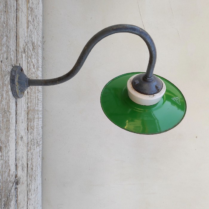 Passa il mouse sull'immagine per ingrandire Lampada industriale da parete ungherese vintage D24 - foto 3