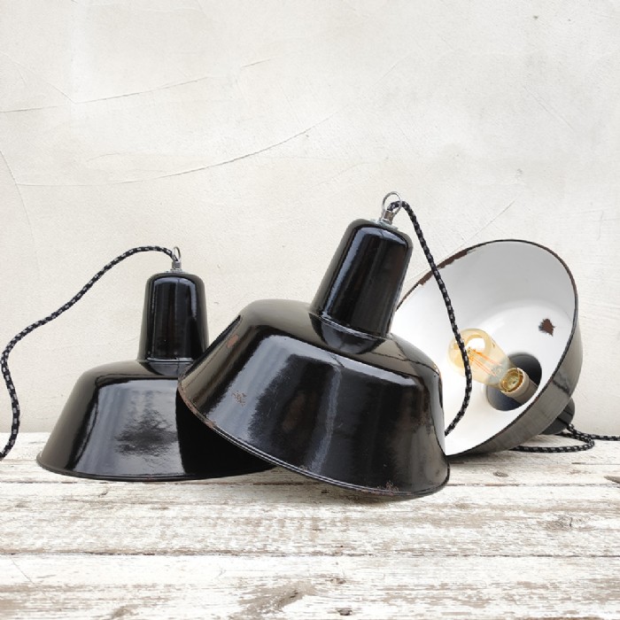Passa il mouse sull'immagine per ingrandire Immagine dell'articolo Lampada industriale a sospensione Lampada industriale a sospensione ex Cecoslovacchia vintage D30,5 n.333