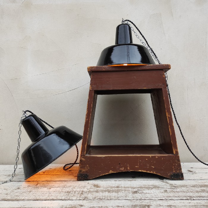 Passa il mouse sull'immagine per ingrandire Immagine dell'articolo Lampada industriale a sospensione Lampada industriale a sospensione ex Cecoslovacchia vintage D30,5 n.333