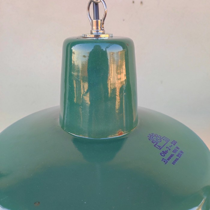 Passa il mouse sull'immagine per ingrandire Immagine dell'articolo Lampada industriale a sospensione Lampada industriale polacca a sospensione vintage D32.5 n.376