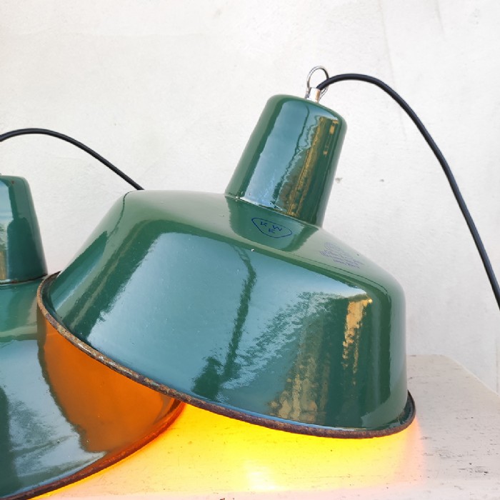 Passa il mouse sull'immagine per ingrandire Immagine dell'articolo Lampada industriale a sospensione Lampada industriale polacca a sospensione vintage D32.5 n.376