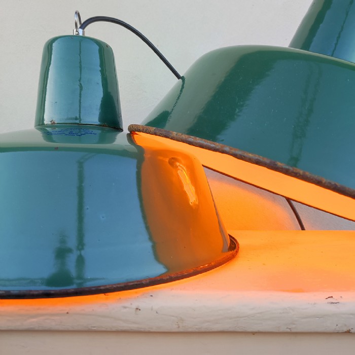 Passa il mouse sull'immagine per ingrandire Immagine dell'articolo Lampada industriale a sospensione Lampada industriale polacca a sospensione vintage D32.5 n.376