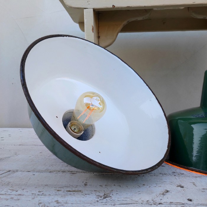 Passa il mouse sull'immagine per ingrandire Immagine dell'articolo Lampada industriale a sospensione Lampada industriale polacca a sospensione vintage D32.5 n.376