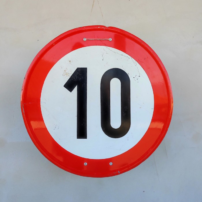 Immagine dell'articolo Cartello segnaletico Cartello segnaletico limite 10 Km/h vintage n.395