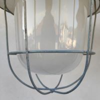 Ingrandisci l'immagine Miniatura dell'articolo Lampada industriale a sospensione Lampada industriale a sospensione cecoslovacca vintage n.377