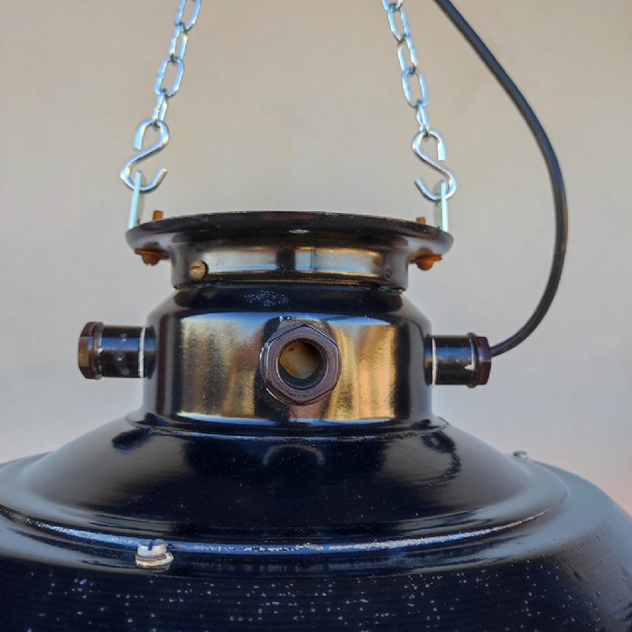 Passa il mouse sull'immagine per ingrandire Immagine dell'articolo Lampada industriale a sospensione Lampada industriale a sospensione cecoslovacca vintage n.377