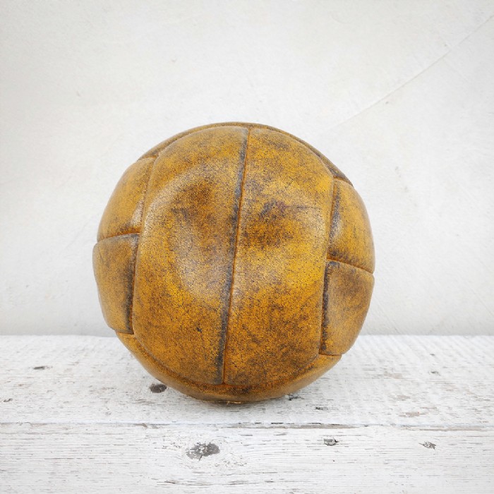 Miniatura dell'articolo Pallone da calcio in cuoio originale vintage - Oggetto n.192