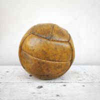 Miniatura dell'articolo Pallone da calcio in cuoio originale vintage - Oggetto n.192