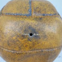 Miniatura dell'articolo Pallone da calcio in cuoio originale vintage - Oggetto n.192