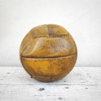 Miniatura dell'articolo Pallone da calcio in cuoio originale vintage - Oggetto n.192