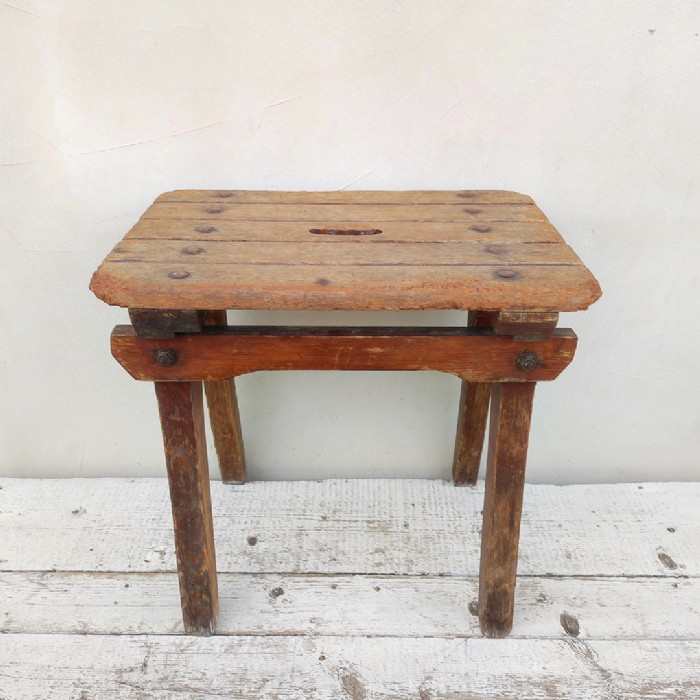 Miniatura dell'articolo Sgabello rurale in legno vintage - Oggetto n.290