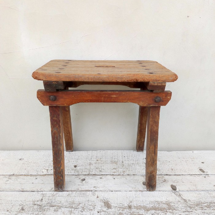 Miniatura dell'articolo Sgabello rurale in legno vintage - Oggetto n.290