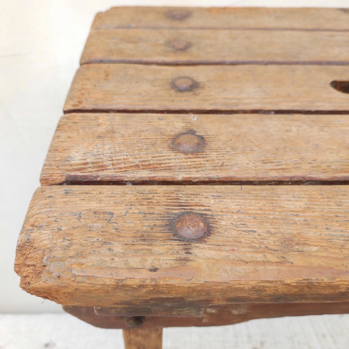 Miniatura dell'articolo Sgabello rurale in legno vintage - Oggetto n.290