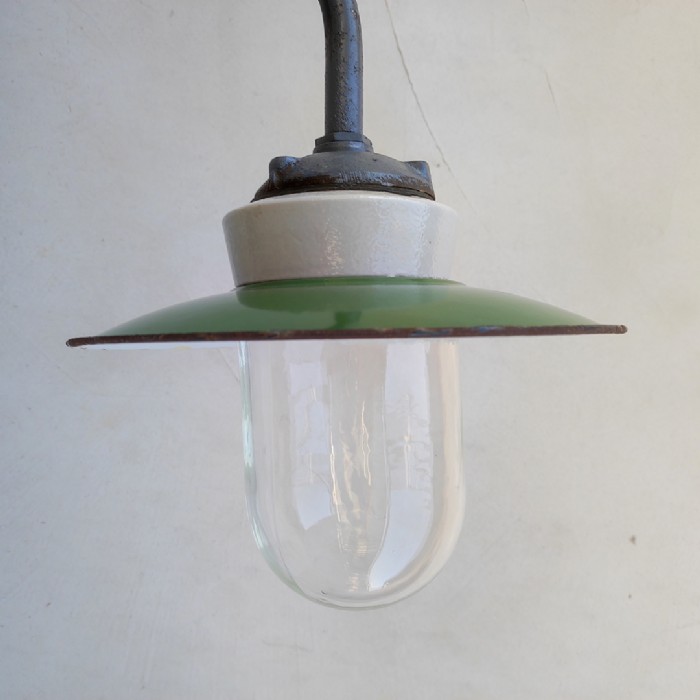 Passa il mouse sull'immagine per ingrandire Lampada industriale da parete ungherese vintage D23 - foto 2