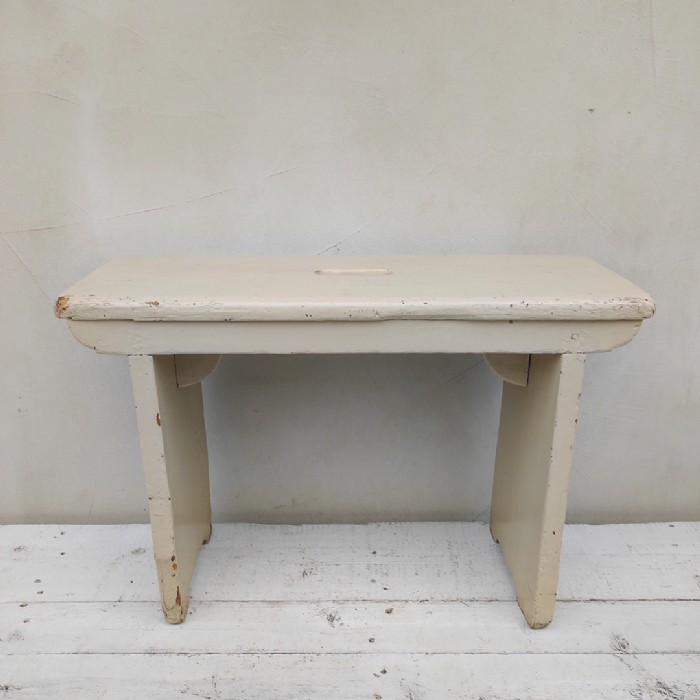 Passa il mouse sull'immagine per ingrandire Immagine dell'articolo Sgabello rurale vintage Sgabello rurale di campagna vintage n.358