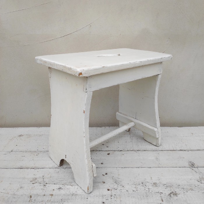 Passa il mouse sull'immagine per ingrandire Immagine dell'articolo Sgabello rurale vintage Sgabello rurale di campagna vintage n.359