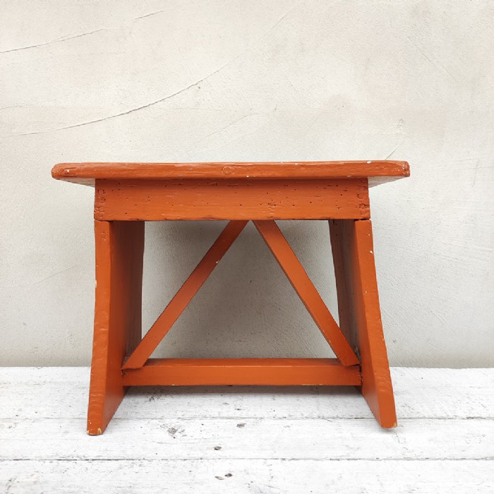 Passa il mouse sull'immagine per ingrandire Immagine dell'articolo Sgabello rurale vintage Sgabello rurale di campagna vintage n.360