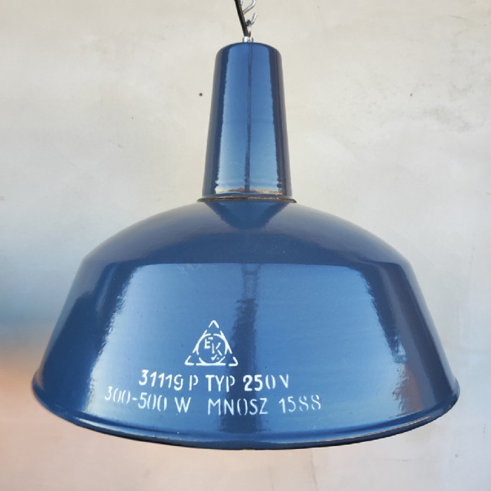 Passa il mouse sull'immagine per ingrandire Immagine dell'articolo Lampada industriale a sospensione Lampade (2) industriali a sospensione ungheresi EKA vintage D41.5 n.378