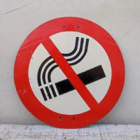 Cartello segnaletico vietato fumare vintage n�NaN di colore Misto