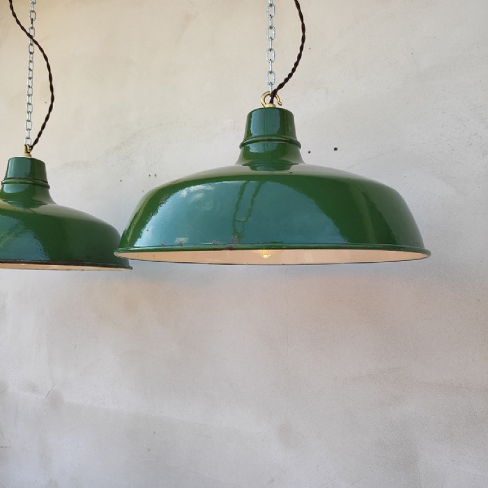 Passa il mouse sull'immagine per ingrandire Lampade (2) industriali a sospensione francesi vintage D38 - foto 2
