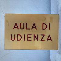 Miniatura dell'articolo Targa vintage bifacciale AULA DI UDIENZA - Oggetto n.166