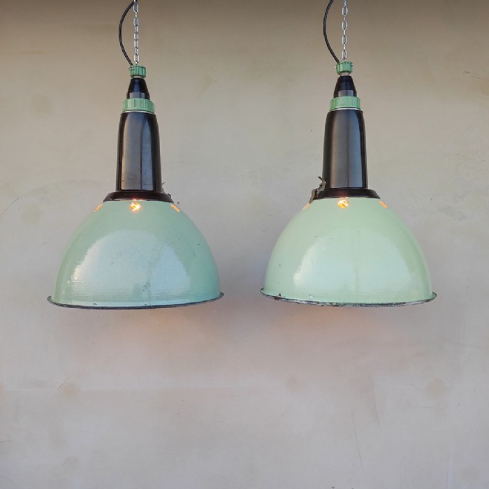 Immagine dell'articolo Lampada industriale a sospensione Lampada industriale a sospensione vintage ex Unione Sovietica CCCP D37 n.399