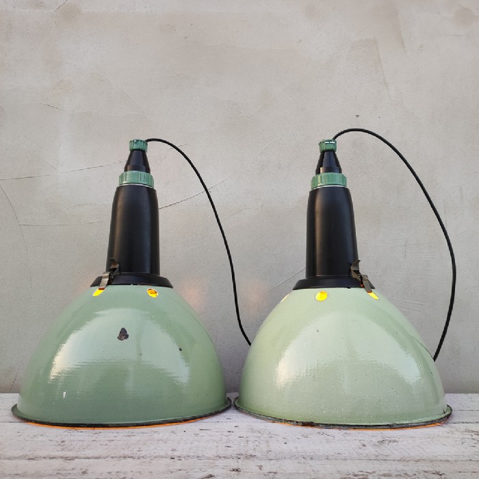 Immagine dell'articolo Lampada industriale a sospensione Lampada industriale a sospensione vintage ex Unione Sovietica CCCP D37 n.399