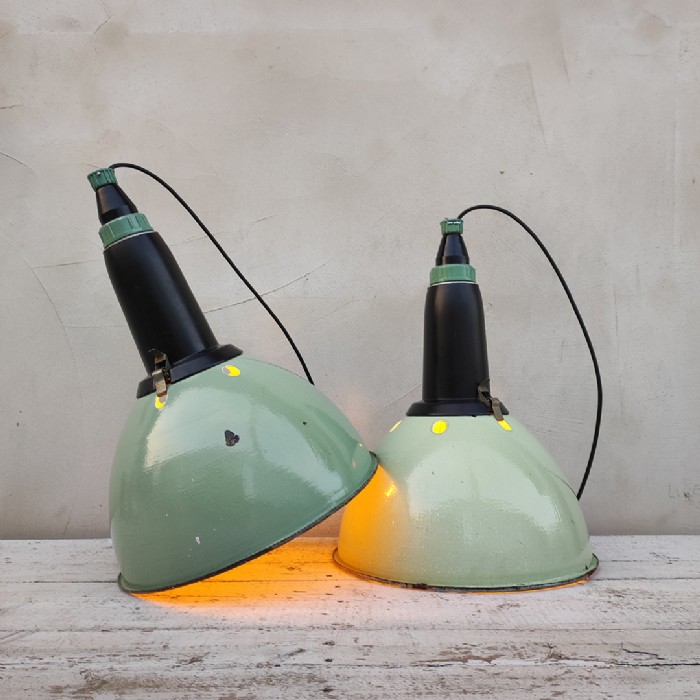 Immagine dell'articolo Lampada industriale a sospensione Lampada industriale a sospensione vintage ex Unione Sovietica CCCP D37 n.399