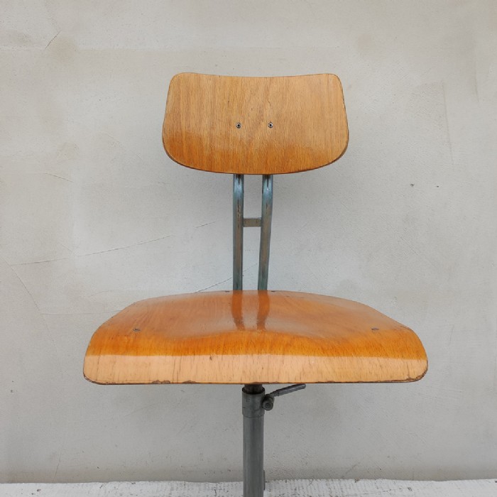 Immagine dell'articolo Sedia sgabello industriale Sedia sgabello industriale vintage n.429