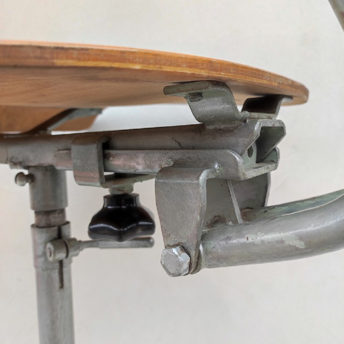 Immagine dell'articolo Sedia sgabello industriale Sedia sgabello industriale vintage n.429