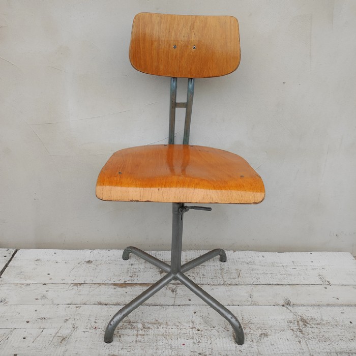 Immagine dell'articolo Sedia sgabello industriale Sedia sgabello industriale vintage n.429