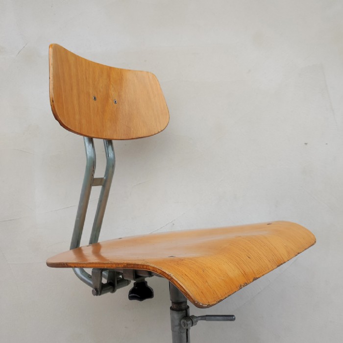 Immagine dell'articolo Sedia sgabello industriale Sedia sgabello industriale vintage n.429