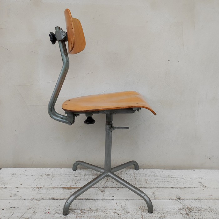 Immagine dell'articolo Sedia sgabello industriale Sedia sgabello industriale vintage n.429